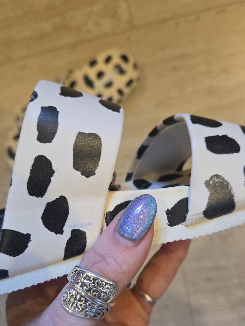 Aerie Stylish Slide Sandals - Picture 5 of 9